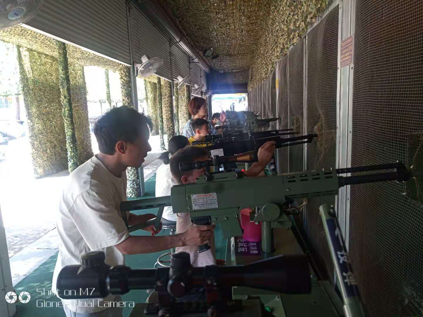 每隔多少米摆放一台气炮枪？